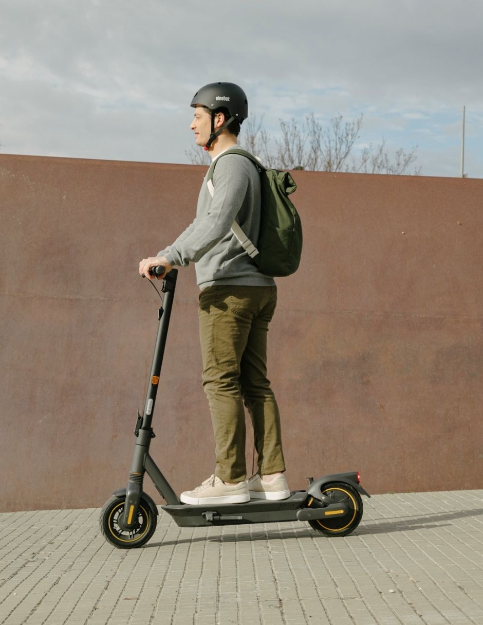 Scooter eléctrico MAXG2 18